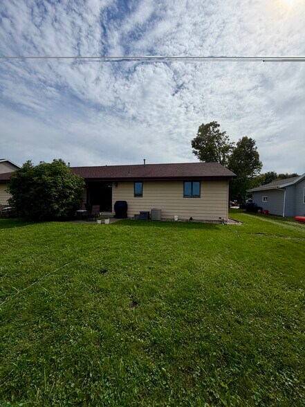 Building Photo - 1312 W Hiawatha Dr