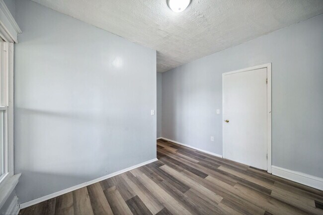 Building Photo - 132 Akin Ave