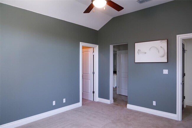 Building Photo - 7228 Oak Shores Dr