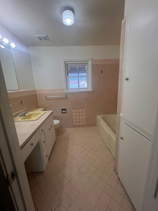 Building Photo - COMING SOON!!  Large Family Home!