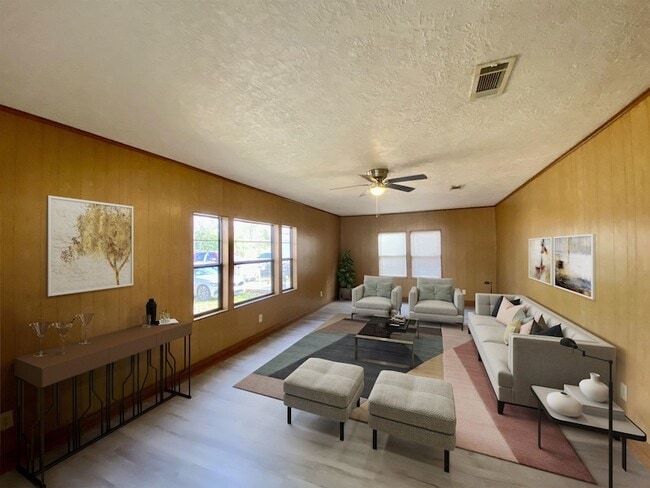 Building Photo - 1113 Railroad St