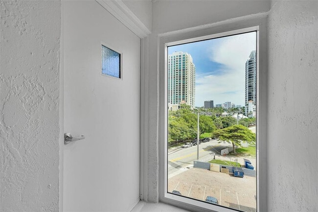 Building Photo - 95 N Birch Rd