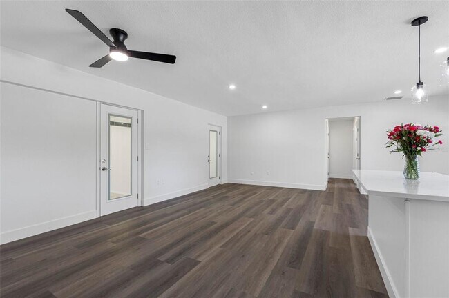 Building Photo - 11572 63rd Ave N