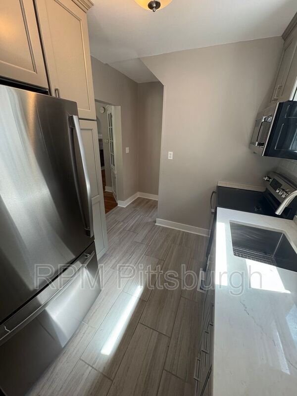 Building Photo - 105 N Meadowcroft Ave