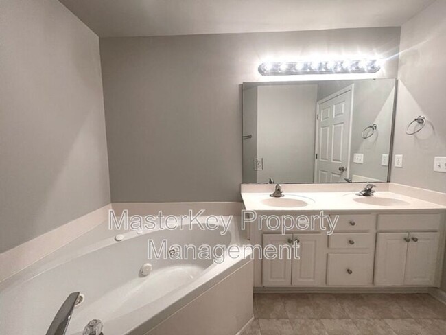 Building Photo - 1113 Chenille Dr