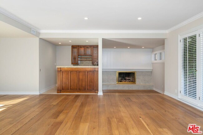 Building Photo - 14972 Camarosa Dr