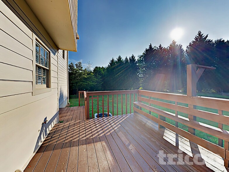 Building Photo - 3850 Paulownia Dr