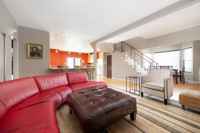 Building Photo - Rarely available 3 bedroom single family home in Sunset Cliffs!