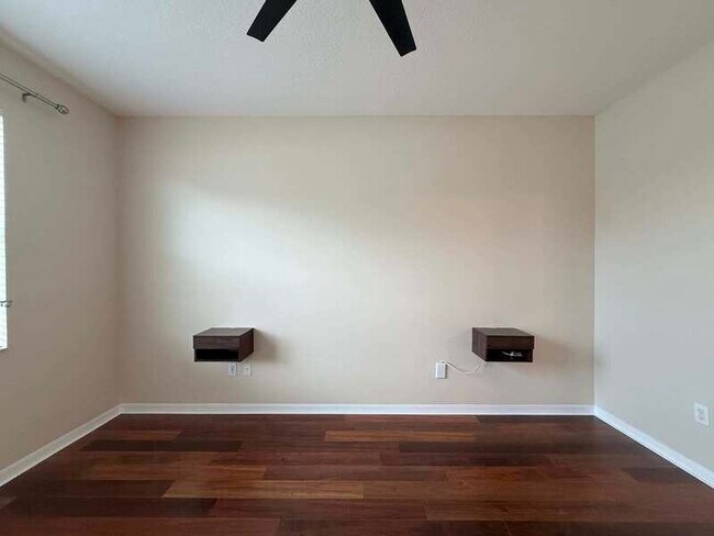 Building Photo - 930 Meadow Glade Dr
