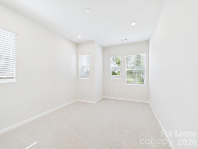 Building Photo - 3022 Hutton Gdns Ln