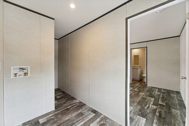 Building Photo - 17 Bradley Ln