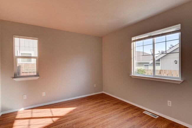 Building Photo - Spacious 4-Bedroom Home with Cozy Backyard...