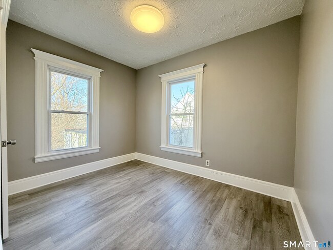 Building Photo - 47-49-49 Berkshire Ave