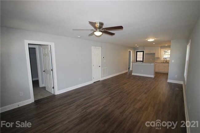Building Photo - 619 Flynwood Pl SW