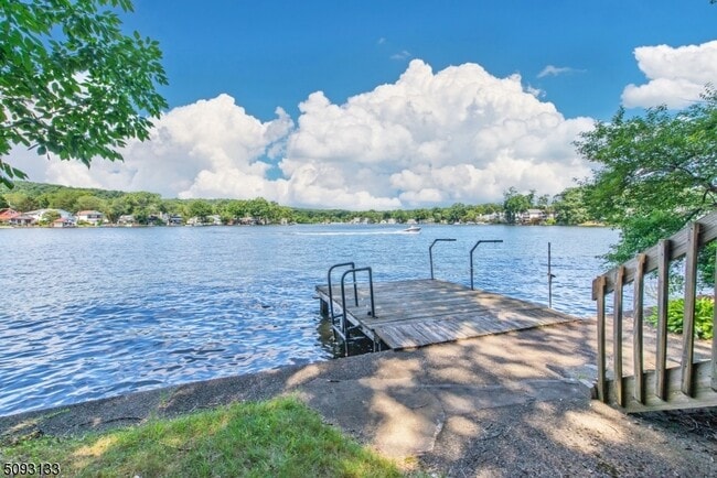 Primary Photo - 21 E Shore Rd