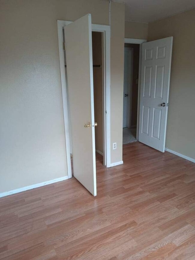 Building Photo - 3135 Vickers Dr