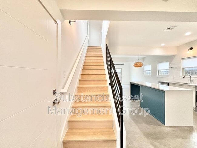 Building Photo - 2800 N McKinley Ave