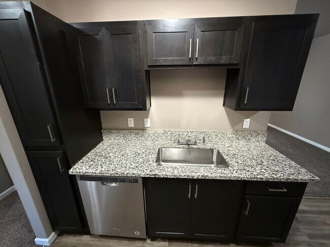 Building Photo - 4255 Hawthorne Ave NE