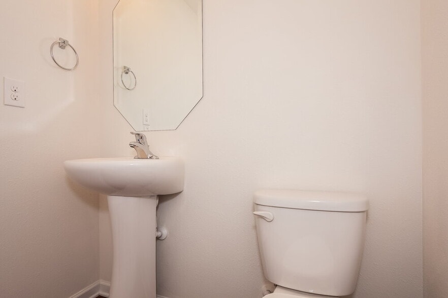 Building Photo - 3703 Alexander Forest Dr