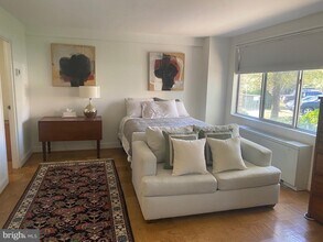 Building Photo - 1200 N Nash St