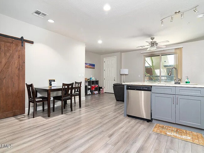 Building Photo - 1406 W Main St