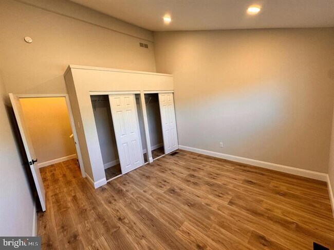 Building Photo - 402 Harrison Pl