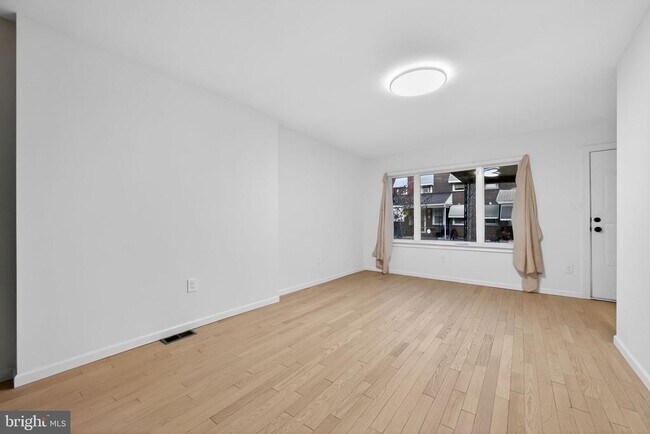 Building Photo - 2710 S Fairhill St