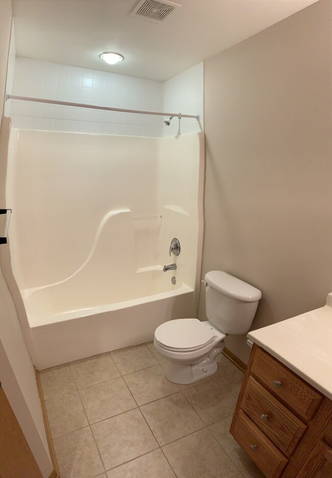 Building Photo - 2454, 2456 Millview Zeeland, MI 49464