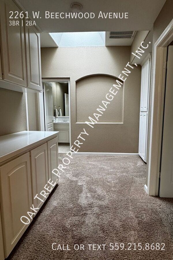 Building Photo - 2261 W Beechwood Ave