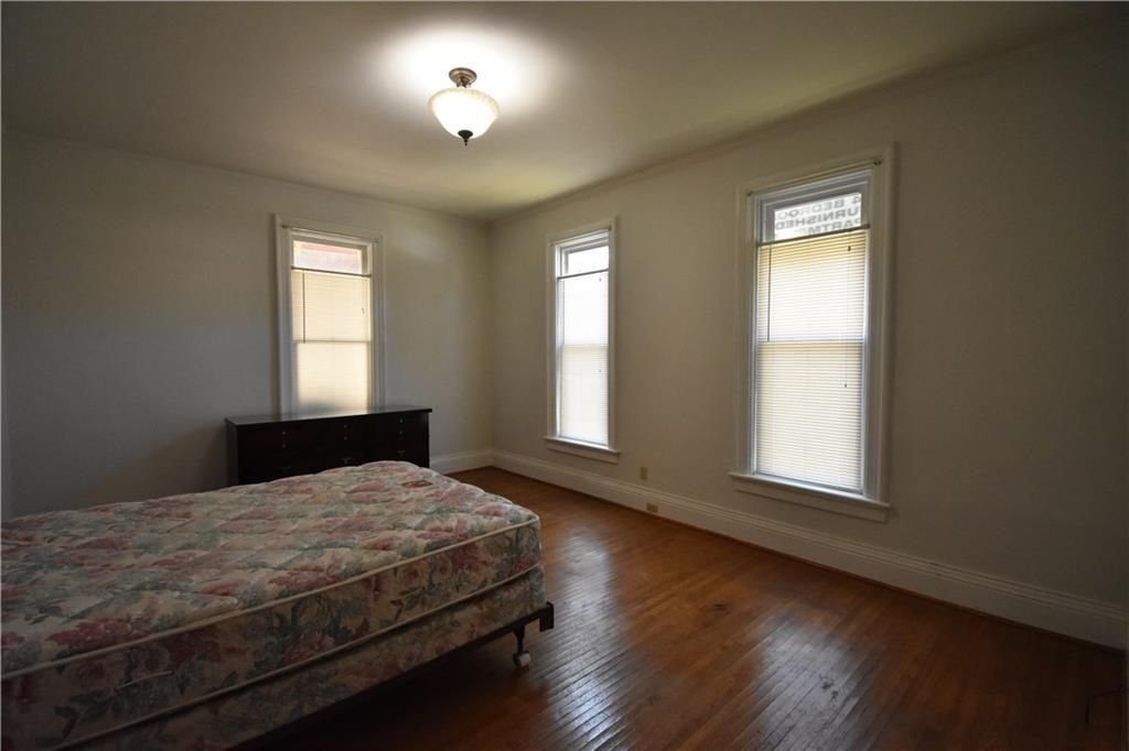 Building Photo - 65 Temple St