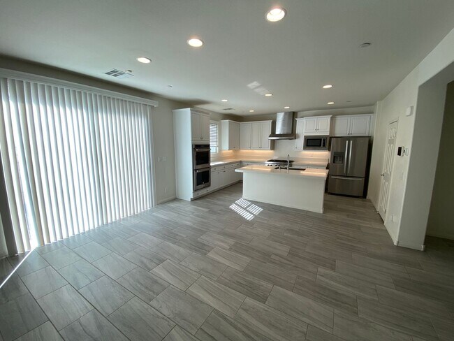 Building Photo - Beautiful 4 bed/3 home located in Henderson.