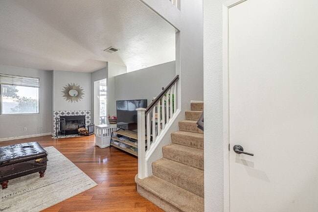 Building Photo - 3 Bedroom Home in The Gated Marigold Tract...