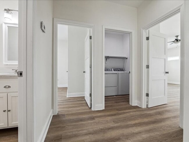 Building Photo - 915 E 37th St