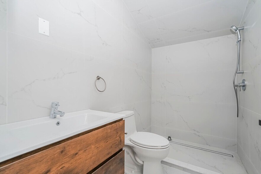 Building Photo - 421 78th St