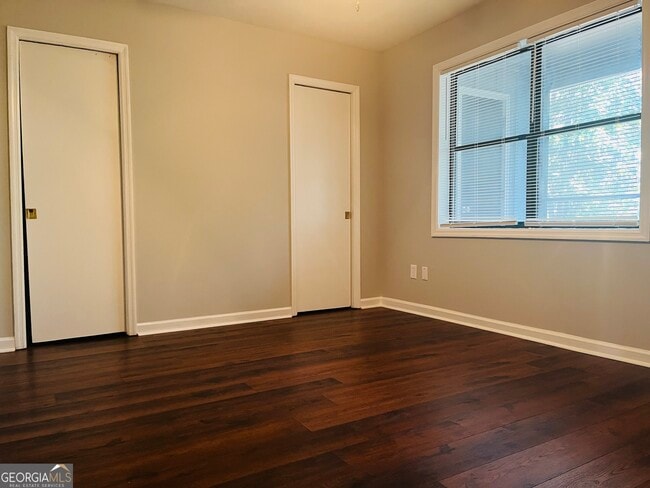 Building Photo - 403 Breezy Pnes