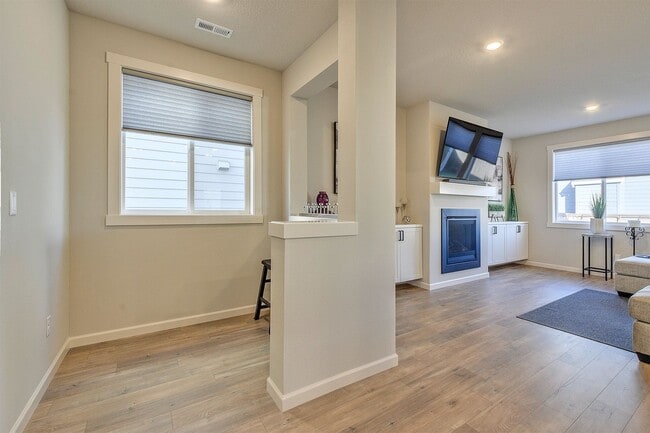 Building Photo - New 4 bedroom, 2.5 bath home in NW McMinnville