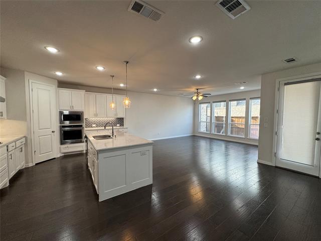 Building Photo - 633 Somerset Dr