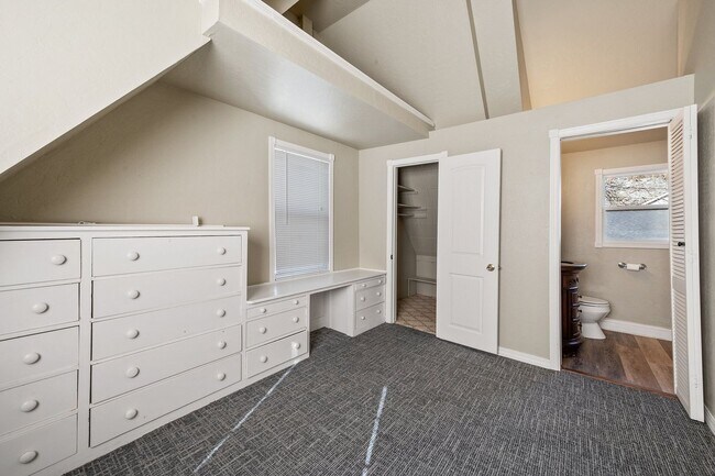 Building Photo - Sanders Beach home 3 bed 2 bath with secon...