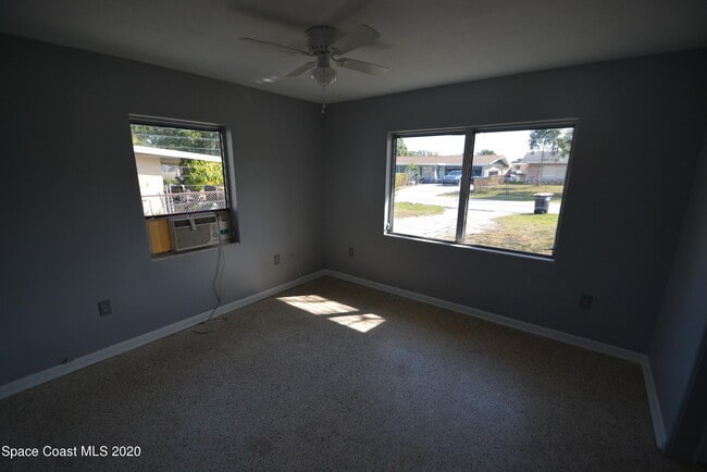 Building Photo - 2597 Stephens Dr NE