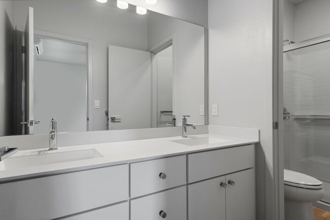 Building Photo - Modern Townhome Living in Ho’opili