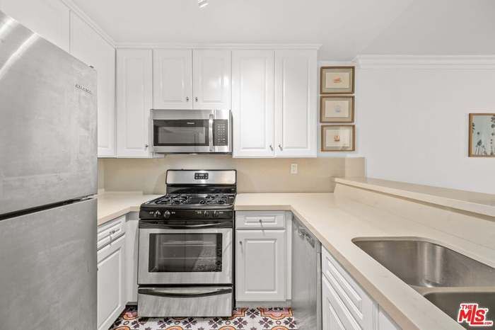 Building Photo - 1125 Pico Blvd