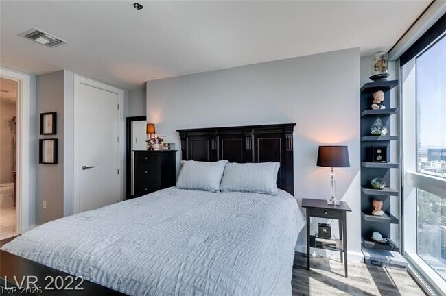 Building Photo - 4471 Dean Martin Dr