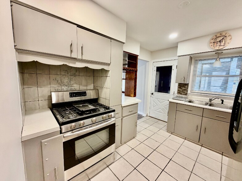 Building Photo - 3620 42nd Pl