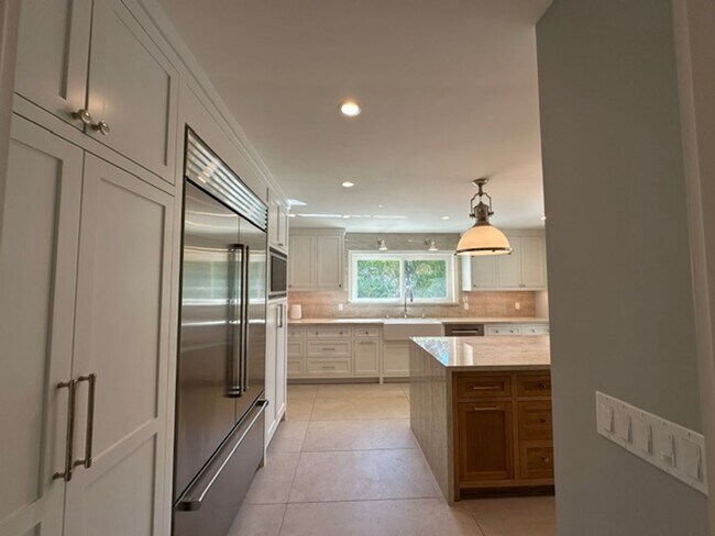 Building Photo - 1635 Larkfield Ave