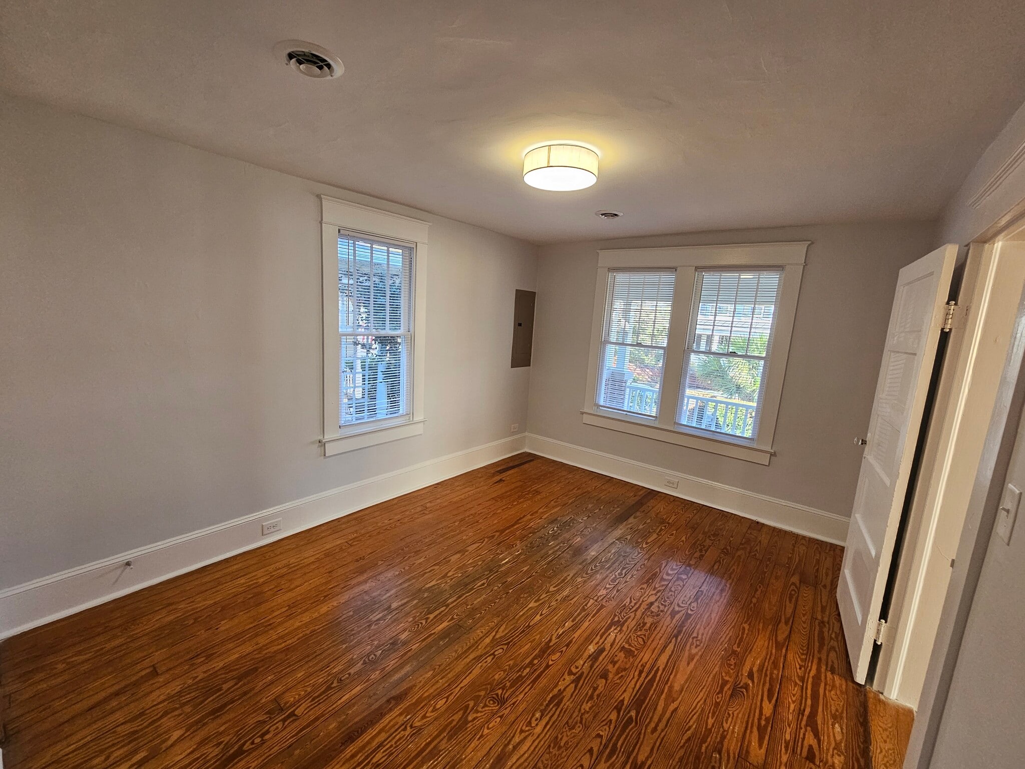 Building Photo - 209 S 2nd St