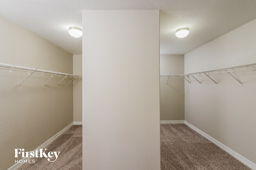 Building Photo - 3120 Half Moon Dr