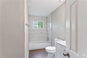 Building Photo - 3 Bedroom 1 Bath- $1,270.00 A Month