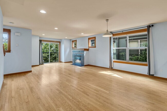 Building Photo - 1721 25th Ave S