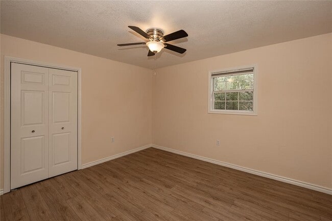 Building Photo - 400 Oak Knob Dr
