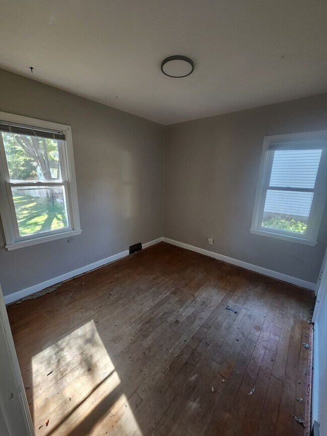 Building Photo - Charming 2bd Home in Roseville- Close to E...